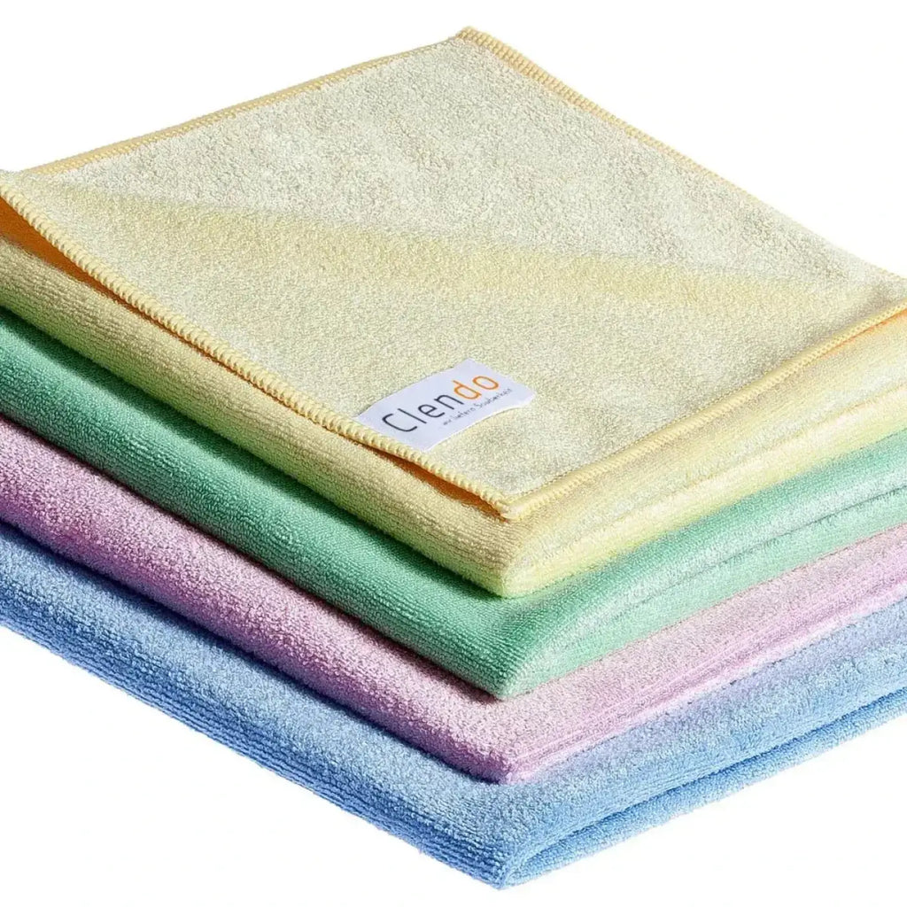 Stack aus weichen pastellfarbenen microfasertüchern in gelb grün rosa und blau von clendo microfasertuch pro