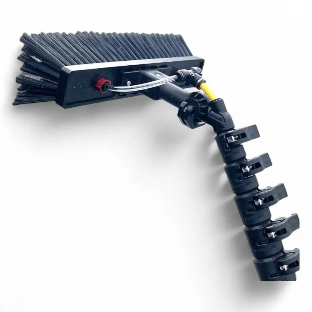 Black bristle fensterreinigungsbürste mit teleskopstange aus carbon und gelber schlauchanschluss gardiner slx 35 10,39 meter