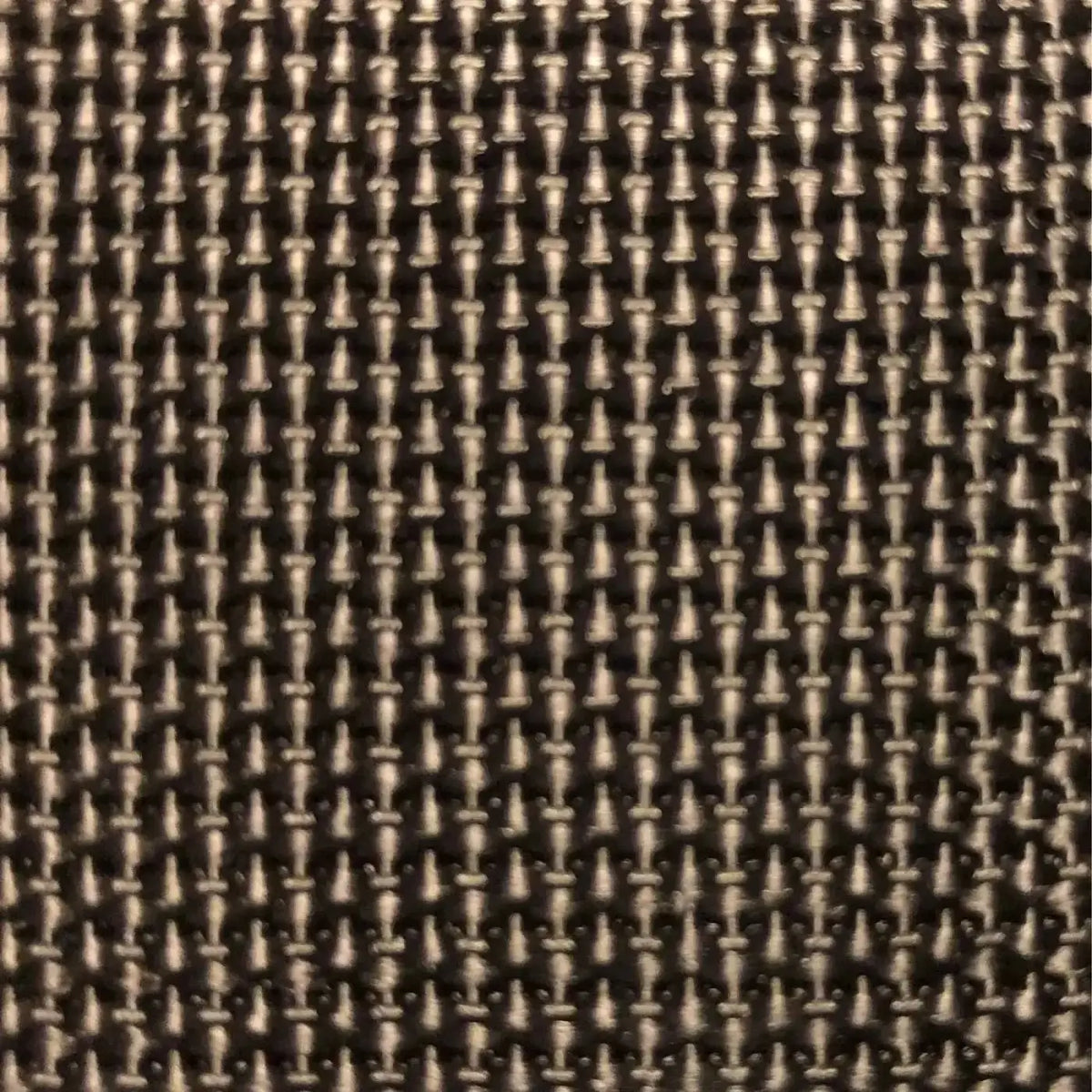 MAYKKER TridentBelt Gürtel aus schwarzem gewebtem Mesh mit silbernen diamantförmigen Nähten