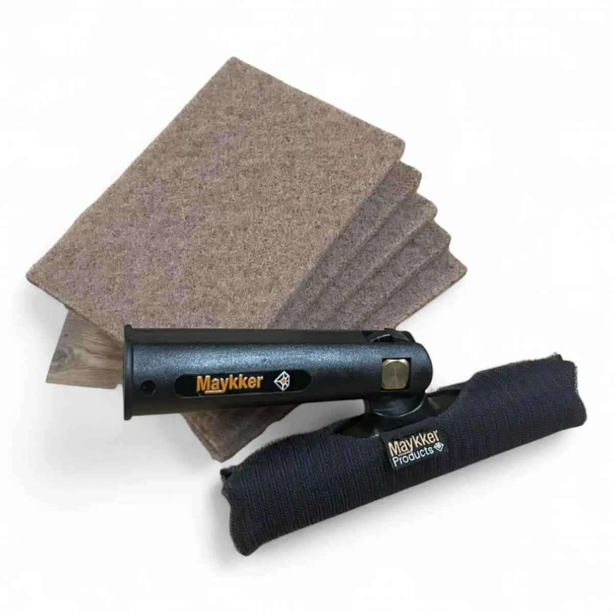 Schwarzer Maykker handschaber mit strukturierter griff surface und metallischem akzent neben braunen schleifpads für walnuss einwascher Bezug