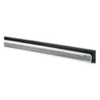 Silberner edelstahl fensterabzieher mit schwarzem gummiblatt von wacerman aus der moerman dura-flex serie