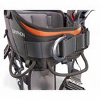 Skylotec gryphon sitzgurt mit schwarzen und orangen verstärkten webbing-riemen und metall-d-ring
