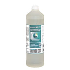 Eine klare kunststoffflasche mit weißem verschluss enthält solution nr. 2 teppichreiniger und polsterreiniger 1l mit transparenter flüssigkeit