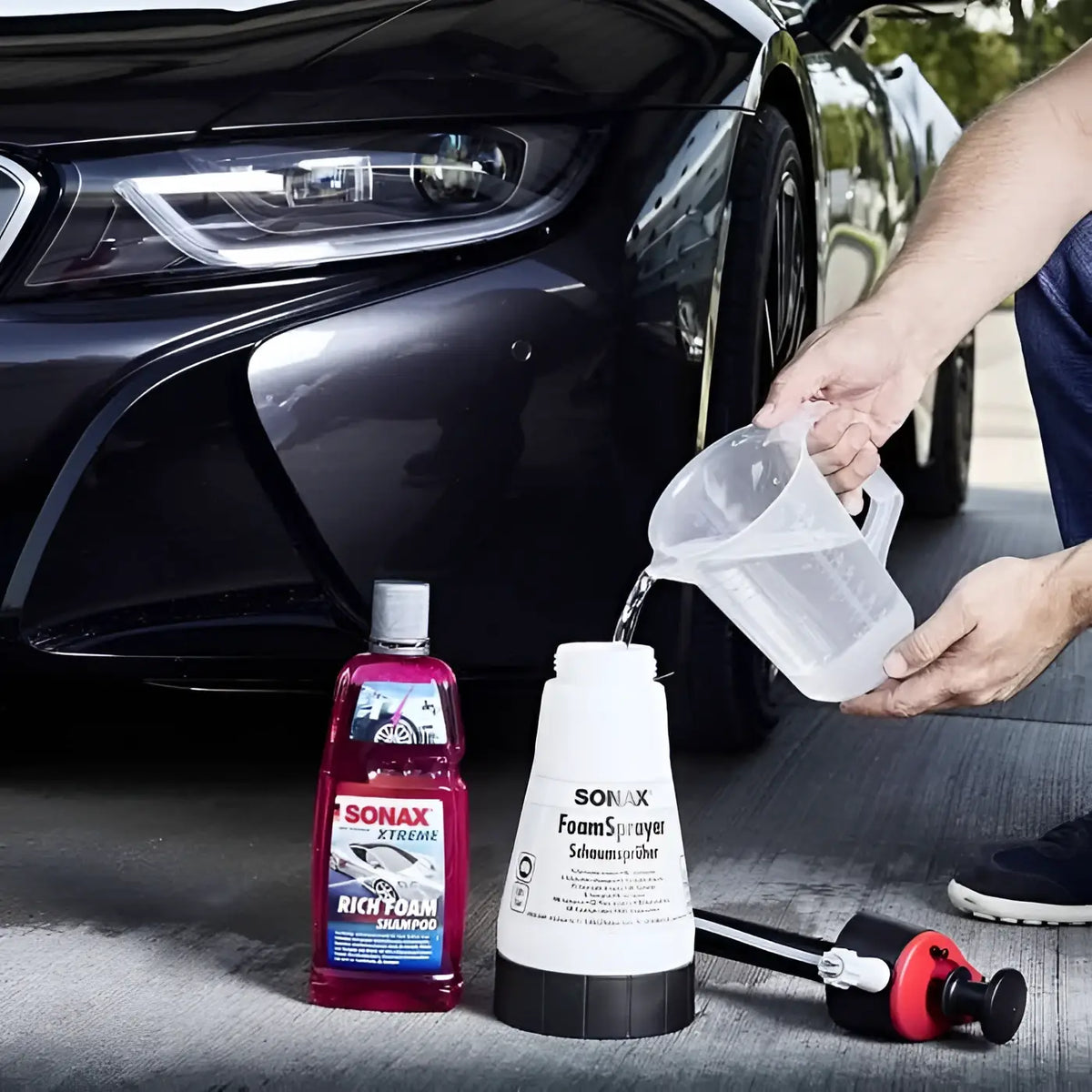 Sonax xtreme richfoam shampoo 1l rote flasche mit silberner kapsel und klarer etikettierung des produktnamens