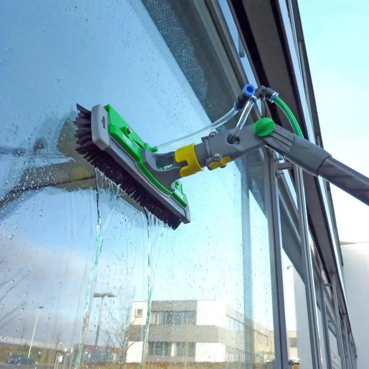 Unger nLITE soft bürste nfs grün und grau fensterreinigungsbürste mit langem stiel und schwarzen borsten zum glas schrubben