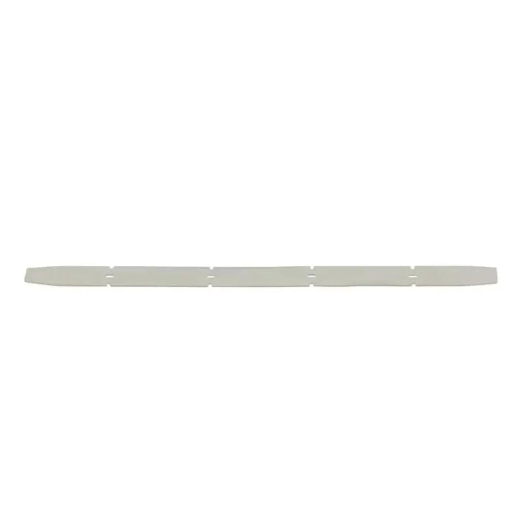 Ein schlanker, hellgrauer kunststoff-lineal mit gleichmäßig verteilten messmarkierungen für wetrok discomatic tango sauglippe pur arbeitsbreite 34 cm