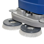 Blauer industrieller bodenreiniger wetrok duomatic intense 50 standard mit zwei grauen borsten und metallteilen