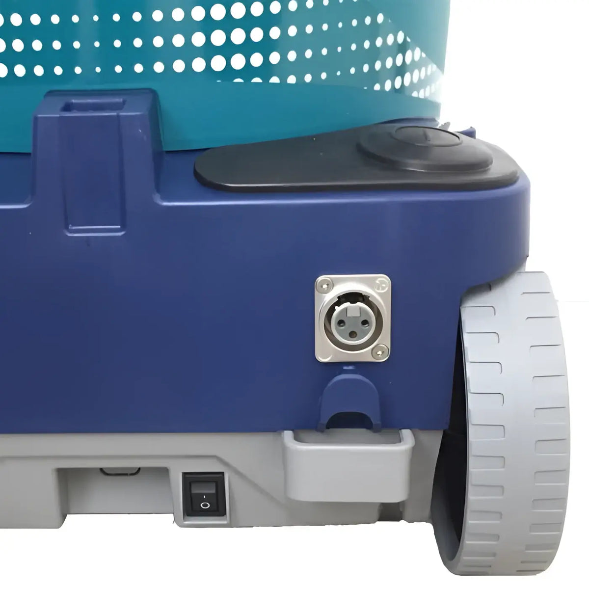 Blauer und tealfarbener kabelloser nasssauger wetrok monovac freedom mit perforiertem deckel, grauen rädern und silbernem stecker